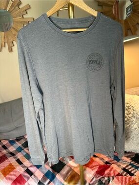 Abercrombie & Fitch gray crew neck long sleeve tee